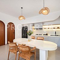 2 Bedroom Villa In The Prime Area Of Berawa. Villas in Bali for Sale: Villa in Berawa (Canggu), Bali for 1,9 Million CNY. Leasehold. Preview of main photo