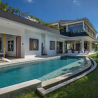 Luxurious Five-Bedroom Villa with High ROI Potential in Vibrant Berawa. Villas in Bali for Sale: Villa in Canggu, Bali for 11,5 Billion IDR. Leasehold. Preview of main photo