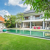 Expansive Berawa villa with long lease and steps from the beach. Villas in Bali for Sale: Villa in Canggu, Bali for 1194 Thousands USD. Leasehold. Preview of main photo