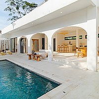 Modern Mediterranean-Style Three-Bedroom Villa with Rooftop Terrace, Close to Pererenan Beach. Villas in Bali for Sale: Villa in Canggu, Bali for 4,9 Billion IDR. Leasehold. Preview of main photo