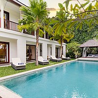 Tropical Dream Home: Modern Four Bedroom Villa in Berawa’s Prime Location. Villas in Bali for Sale: Villa in Canggu, Bali for 751 Thousands USD. Leasehold. Preview of main photo