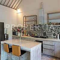 Tropical Elegance In Berawa. Villas in Bali for Sale: Villa in Berawa (Canggu), Bali for 3,7 Million HKD. Leasehold. Preview of main photo