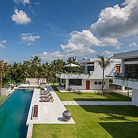 Tropical sanctuary with amazing rice field view in Tumbak Bayuh. Villas in Bali for Sale: Villa in Canggu, Bali for 29,3 Billion IDR. Leasehold. Preview of main photo