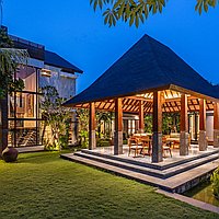 A rare blend of luxury, tradition and modern elegance in Batu Bolong. Villas in Bali for Sale: Villa in Canggu, Bali for 2403 Thousands USD. Freehold. Preview of main photo