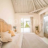 Modern Tropical Oasis In Canggu. Villas in Bali for Sale: Villa in Canggu, Bali for 70,0 Million INR. Leasehold. Preview of main photo