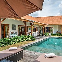 Serene living in 3-bedroom Munggu villa. Villas in Bali for Sale: Villa in Canggu, Bali for 3,2 Million HKD. Leasehold. Preview of main photo