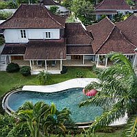 Traditional elegance 4-bedroom family home in Kerobokan. Villas in Bali for Sale: Villa in Kerobokan, Bali for 5,5 Million HKD. Leasehold. Preview of main photo