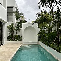 Sleek Modern Living with Serene Poolside near Bumbak. Villas in Bali for Sale: Villa in Kerobokan, Bali for 6,5 Billion IDR. Leasehold. Preview of main photo