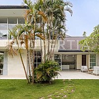 Stunning 4 Bedroom Family Home In Munggu. Villas in Bali for Sale: Villa in Munggu, Bali for 1261 Thousands USD. Freehold. Preview of main photo