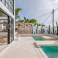 Amazing Profitable Villa In The Heart Of Bumbak. Villas in Bali for Sale: Villa in Umalas, Bali for 32,9 Million JPY. Leasehold. Preview of main photo