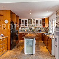 Modern Balinese Family Home In Berawa. Villas in Bali for Sale: Villa in Berawa (Canggu), Bali for 3,2 Million HKD. Leasehold. Preview of main photo