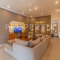 Spacious Family Home In Buduk. Villas in Bali for Sale: Villa in Bali for 17,3 Million THB. Leasehold. Preview of main photo