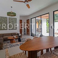 Beautiful Family Villa In Pecatu. Villas in Bali for Sale: Villa in Uluwatu, Bali for 351 Thousands SGD. Leasehold. Preview of main photo