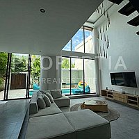 Big 3-Bedroom Villa Perfect Located Babakan. Villas in Bali for Sale: Villa in Bali for 4,9 Billion IDR. Leasehold. Preview of main photo