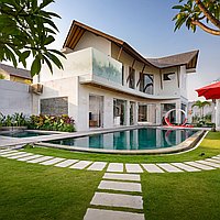 Fantastic 3 Bedroom Leasehold Villa in Prime Seminyak Locale. Villas in Bali for Sale: Villa in Seminyak, Bali for 425 Thousands USD. Leasehold. Preview of main photo