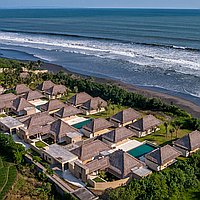 Brand New Iconic Freehold Beachfront Villa Complex. Villas in Bali for Sale: Villa in Tabanan, Bali for 46,7 Million HKD. Freehold. Preview of main photo