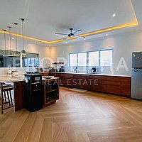 Modern Spacious Villa In Ungasan. Villas in Bali for Sale: Villa in Uluwatu, Bali for 3,6 Million AED. Freehold. Preview of main photo