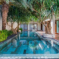 Spacious Classic Home Design Four-Bedroom Villa in Umalas Kerobokan’s Tranquil Neighborhood. Villas in Bali for Sale: Villa in Umalas, Bali for 2,5 Billion IDR. Leasehold. Preview of main photo