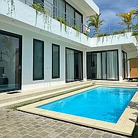Splendid Three-Bedroom Villa with Luxe Jacuzzi for Long Lease in Serene Umalas. Villas in Bali for Sale: Villa in Umalas, Bali for 6,2 Billion IDR. Leasehold. Preview of main photo